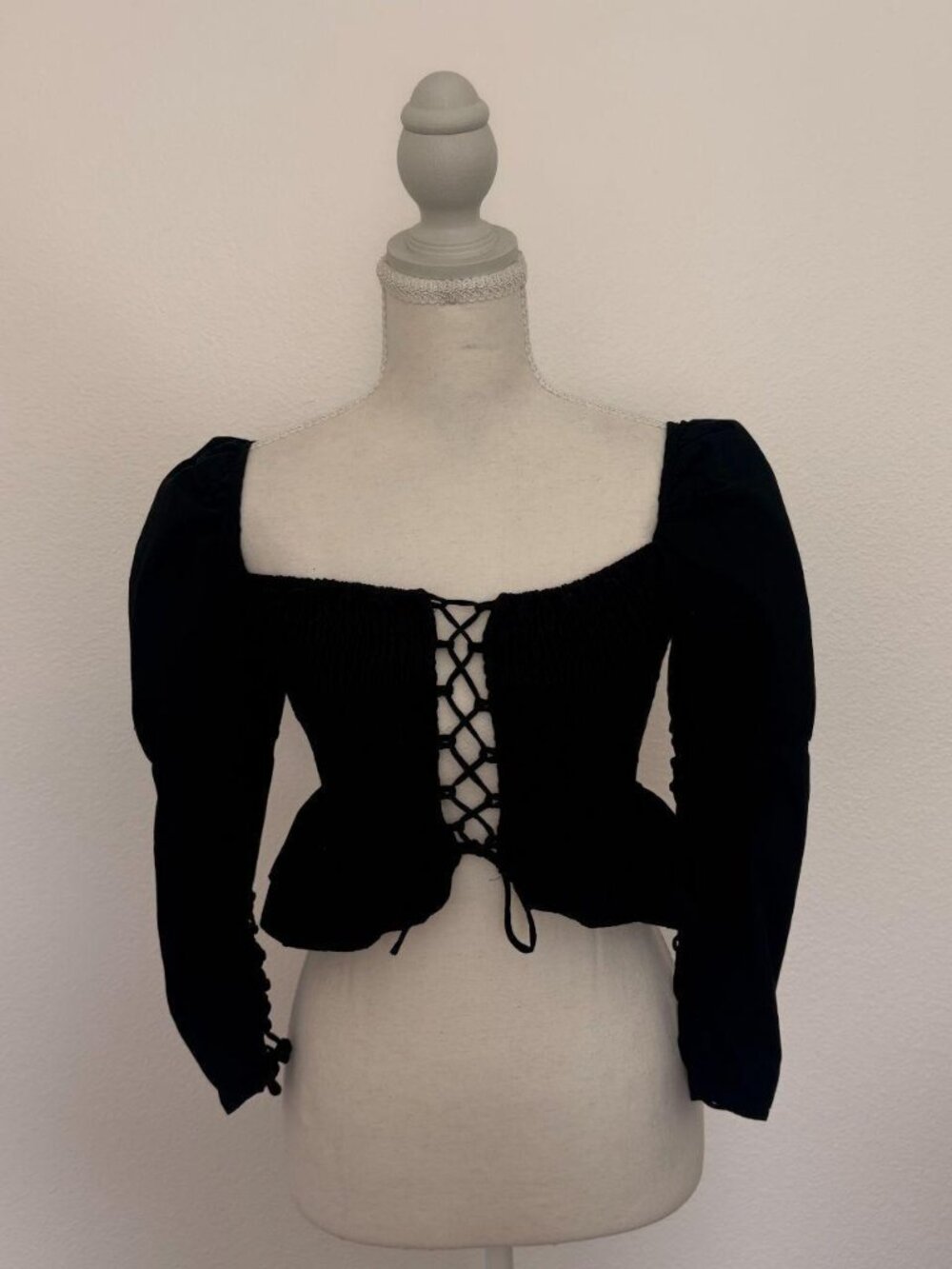 Guess long sleeve lace-up top 🖤 (XS)